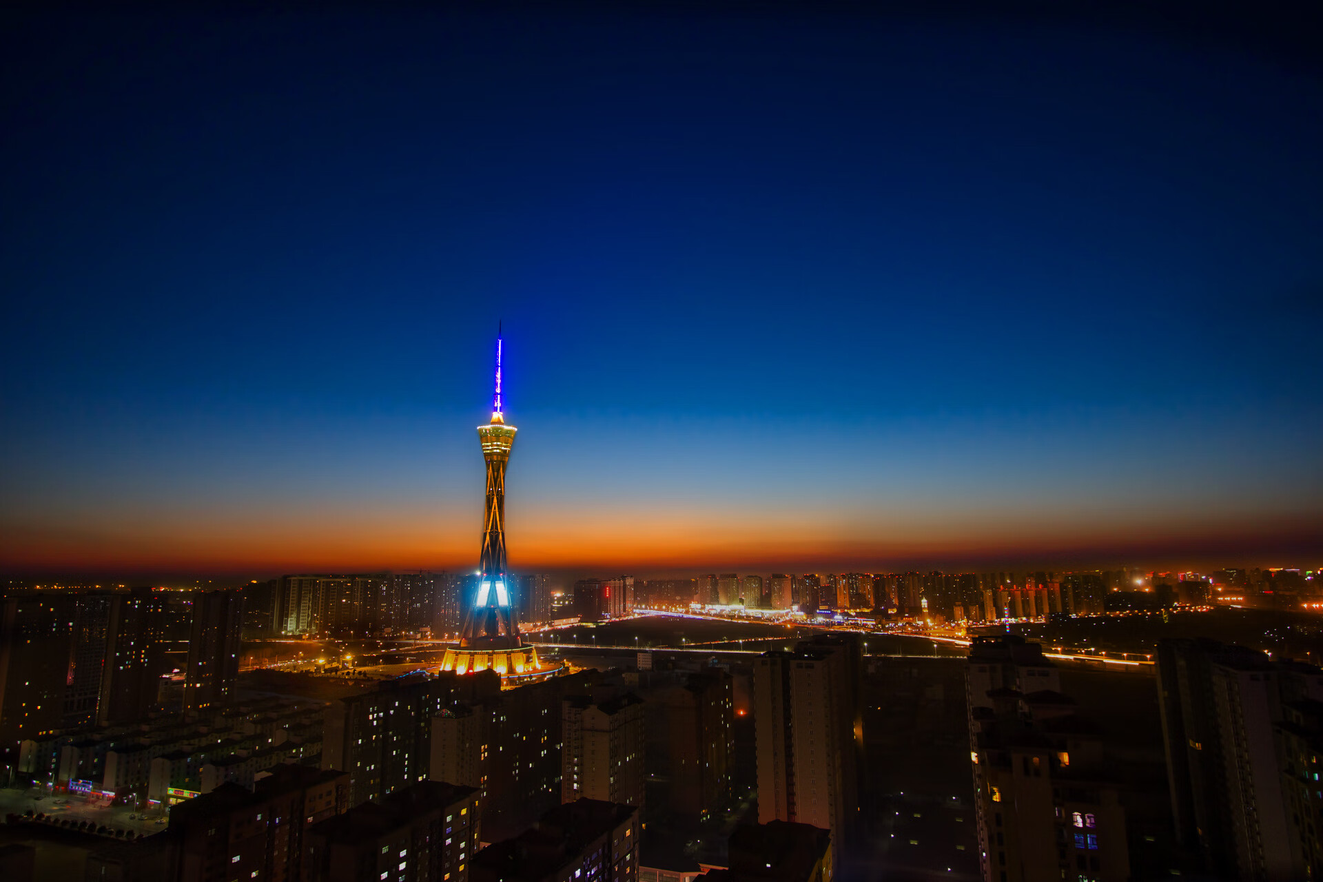 本泽马转会至利雅得胜利，本泽马现在效力球队