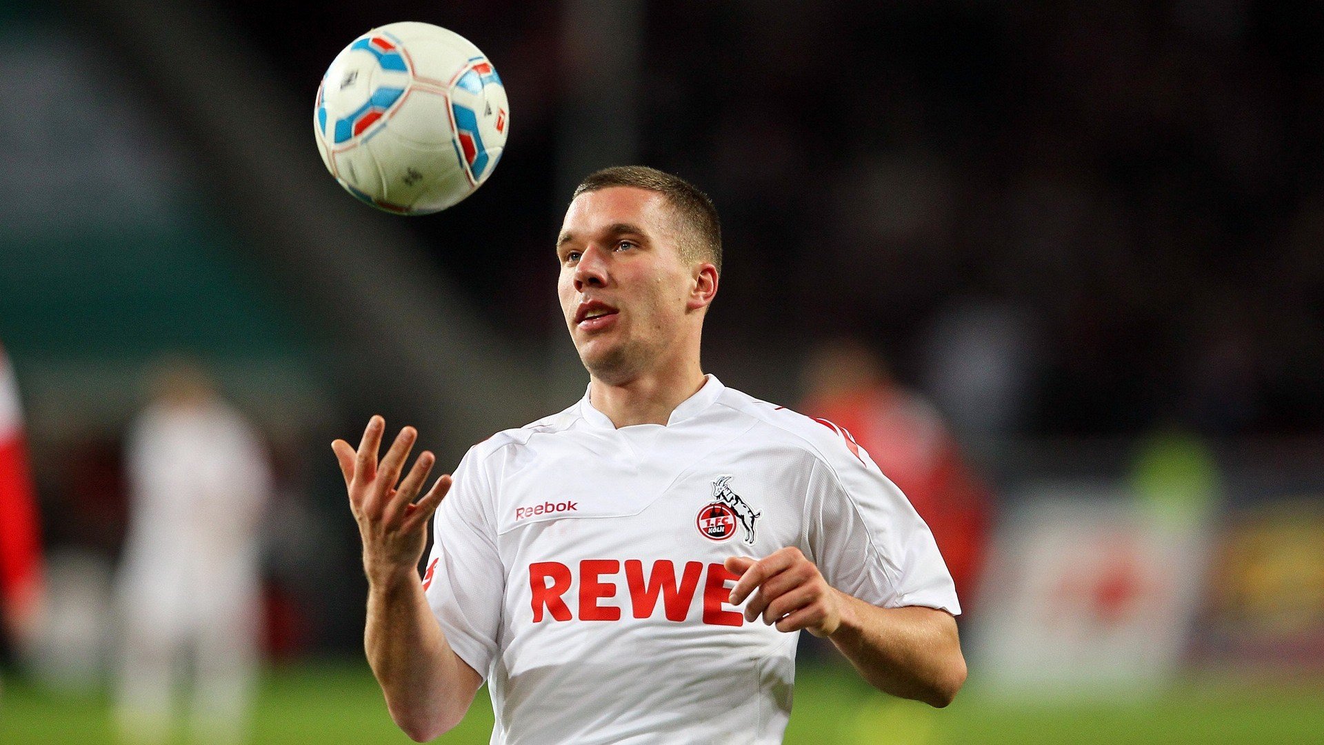 九游娱乐APP-德甲激情燃烧：攻防转换，精彩不断！